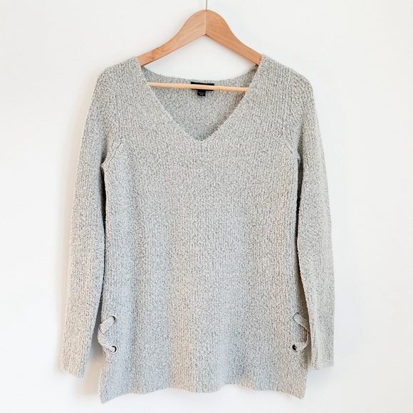 Le Chateau soft grey textured knit sweater - Picture 2 of 7